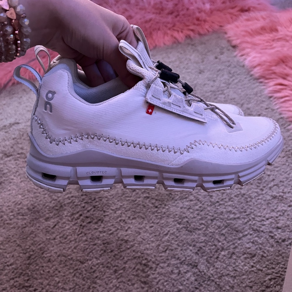 *REPOSHED* on cloud ‘cloudaway’ size 7.5